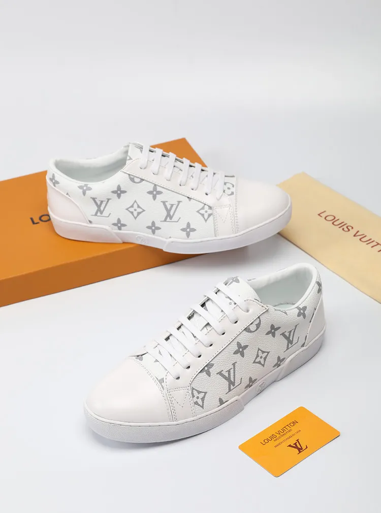 Factory price: 360💰LV official website popular series🔥🔥: 2 production, selected high-end imported cowhide, sheepskin lining sheepskin pads, paired with Louis Vuitton Monogram Ecli men's shoes 💰se canvas and pure black rubber soles, the ultimate simple design, the perfect interpretation of the latest inspiration for shoes, the integration of classics and fashion, high-end quality, worthy of your possession. The bottom car line will never be unglued🏆🏆🏆Welcome all sellers to sell in the picture above. We can send one piece on behalf of you. The code number is 38-44 (45 codes can be customized)
